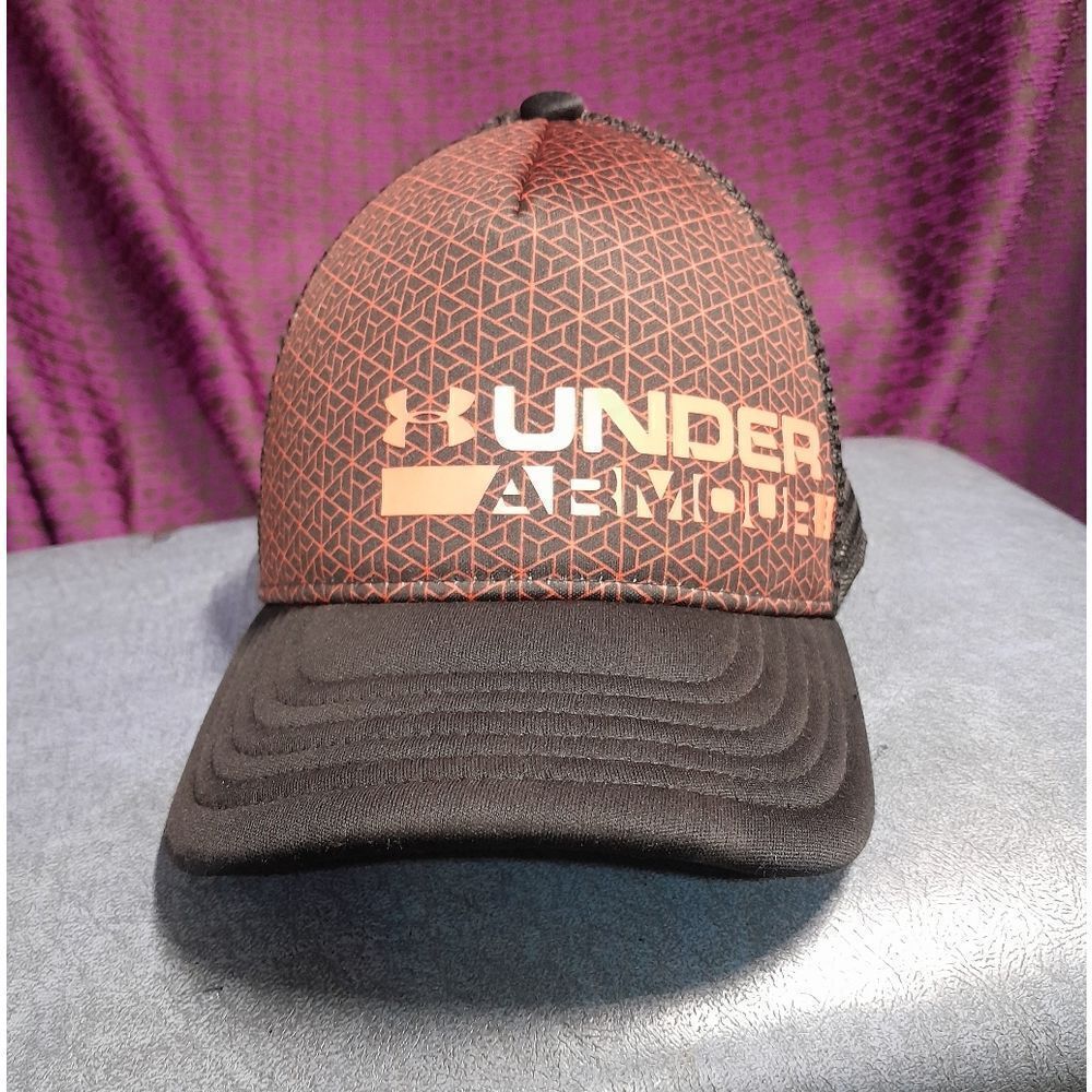🤠Under Armour Boys' Youth Trucker Cap Like New